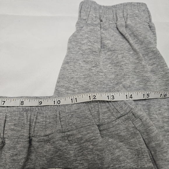 Gianni Bini Gray Tapered Leg Sweatpants! - Picture 5 of 7